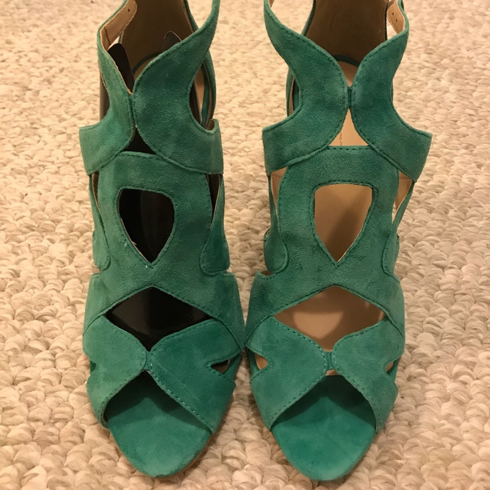 BRAND NEW Zara green suede heels